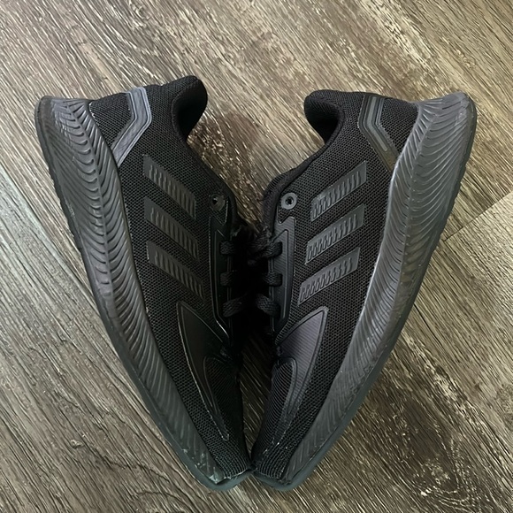 Sneakers - Picture 1 of 5